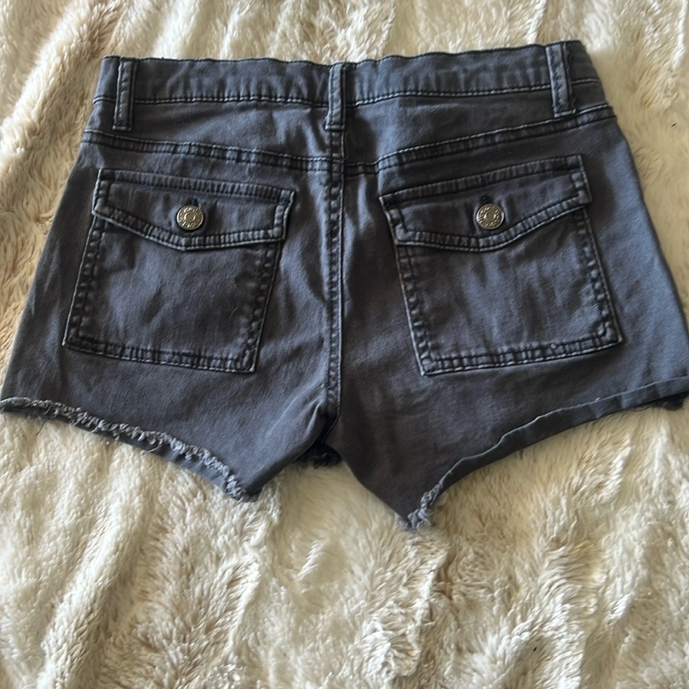 Shorts - Picture 2 of 4